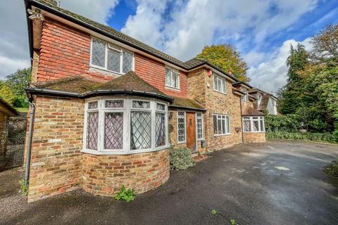 5 bedroom semi-detached house to rent, 5 Bedroom House To Let - SL9