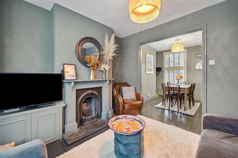 6 Spring Grove, London, W4 3NH