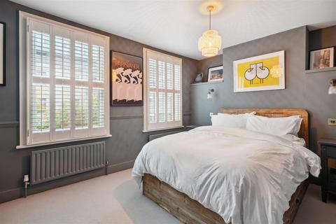 6 Spring Grove, London, W4 3NH
