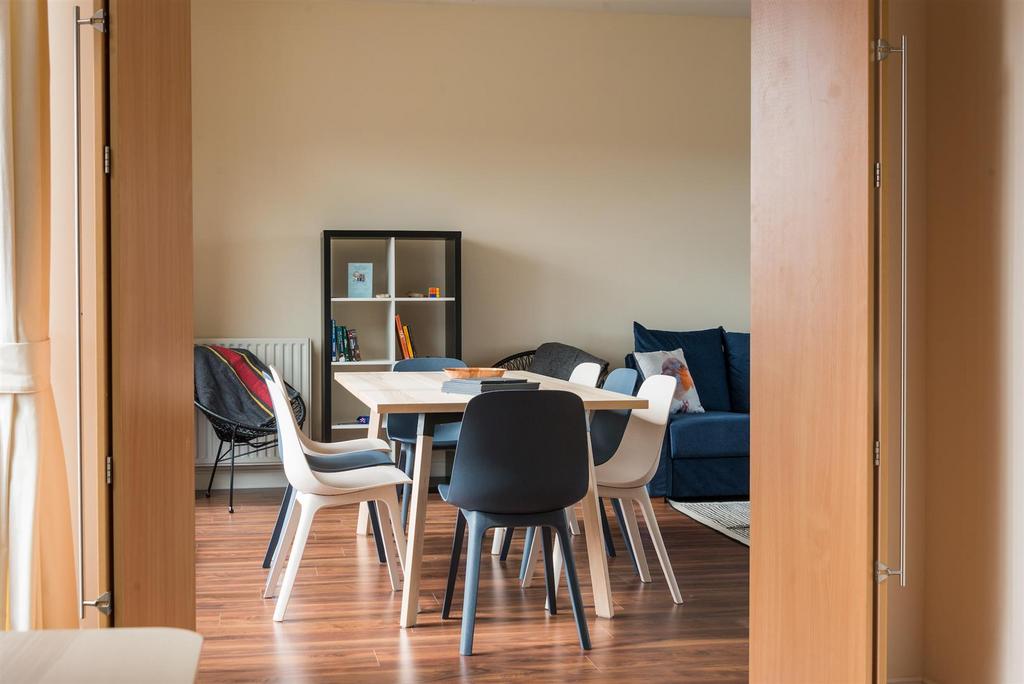 Sitting / dining room