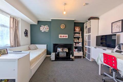 2 bedroom maisonette for sale, Elmcroft Close, Bedfont, TW14