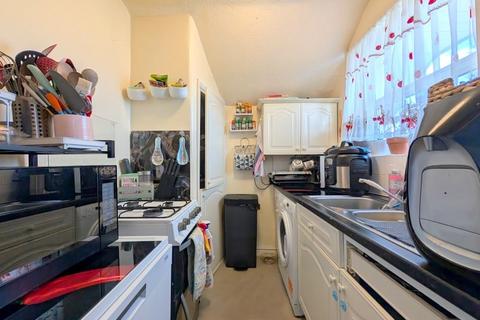 2 bedroom maisonette for sale, Elmcroft Close, Bedfont, TW14