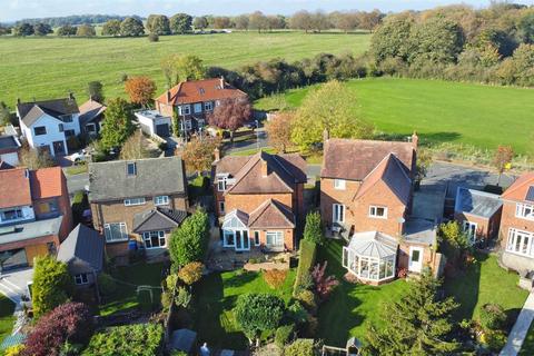 3 bedroom detached house for sale, Central Avenue, Beverley