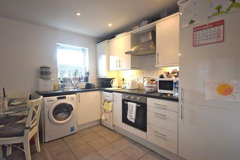 2 bedroom flat to rent, Prince George Street, Havant, PO9