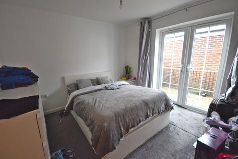 2 bedroom flat to rent, Prince George Street, Havant, PO9