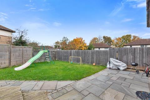 32 Cornbury Crescent, Downhead Park, Milton Keynes, MK15 9AS