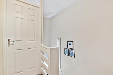 32 Cornbury Crescent, Downhead Park, Milton Keynes, MK15 9AS