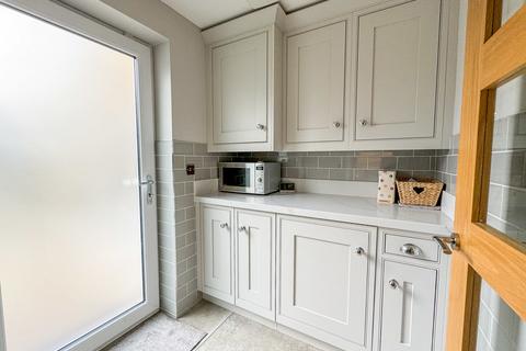 25 Christmas Tree Crescent, Hawkwell, Hockley, SS5 4FN
