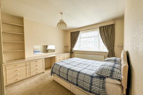 8 Clayspring Close, Hockley, SS5 5AW