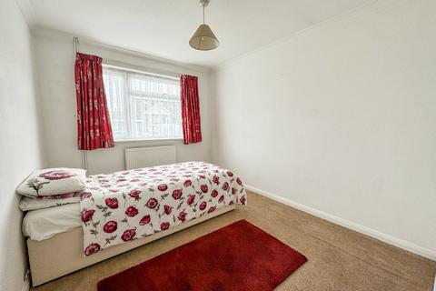 8 Clayspring Close, Hockley, SS5 5AW