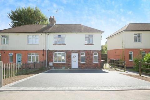 3 bedroom semi-detached house to rent, St Marys Road, Atherstone