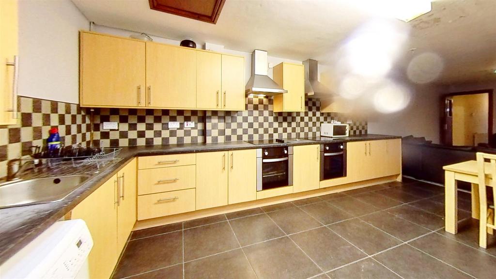 246 Dawlish Road Kitchen.jpg