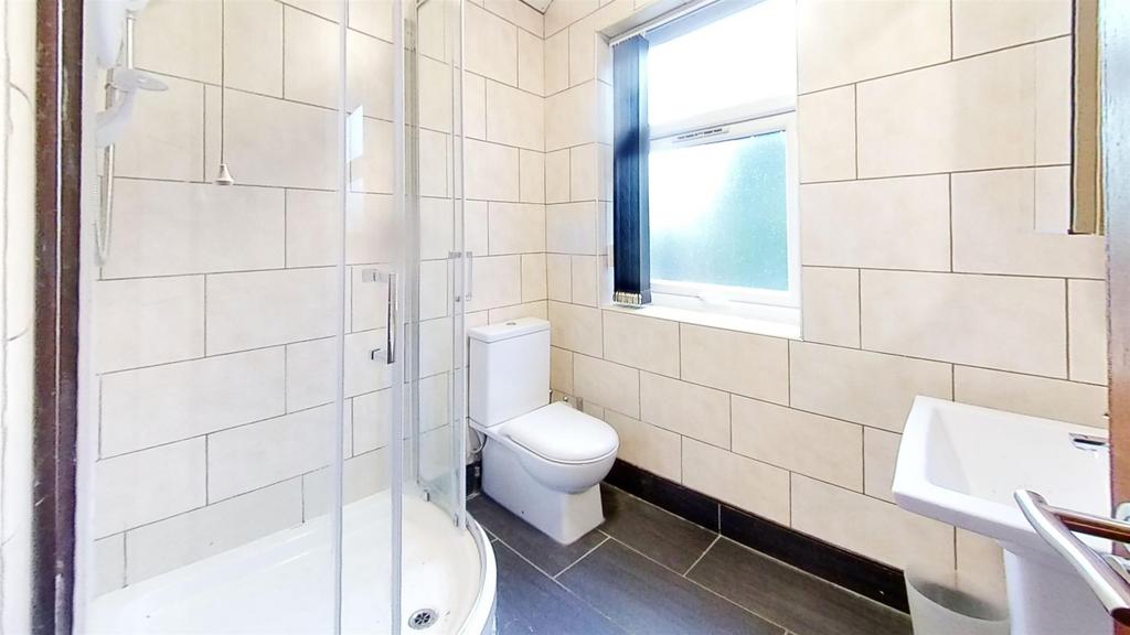 246 Dawlish Road Bathroom 2.jpg