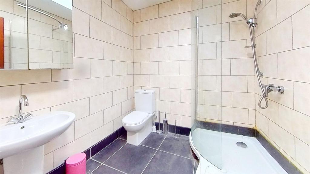 246 Dawlish Road Bathroom.jpg