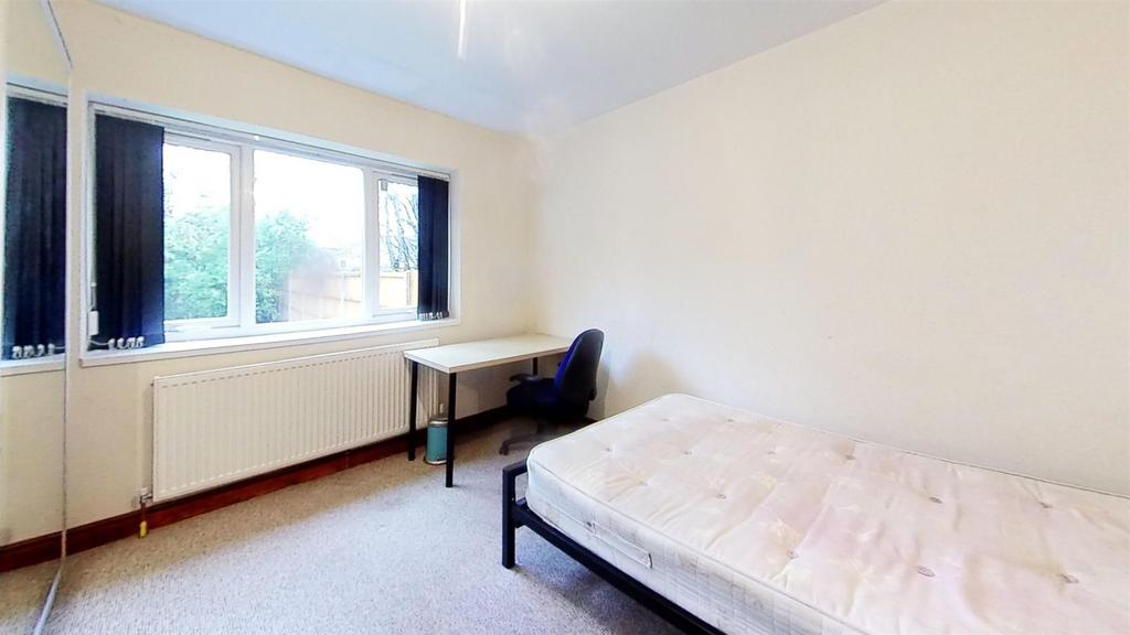 246 Dawlish Road Bedroom.jpg