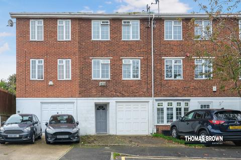 3 bedroom terraced house for sale, Station Approach, Chelsfield