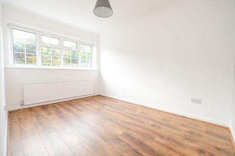 20 Station Approach, Chelsfield, Orpington, BR6 6EU