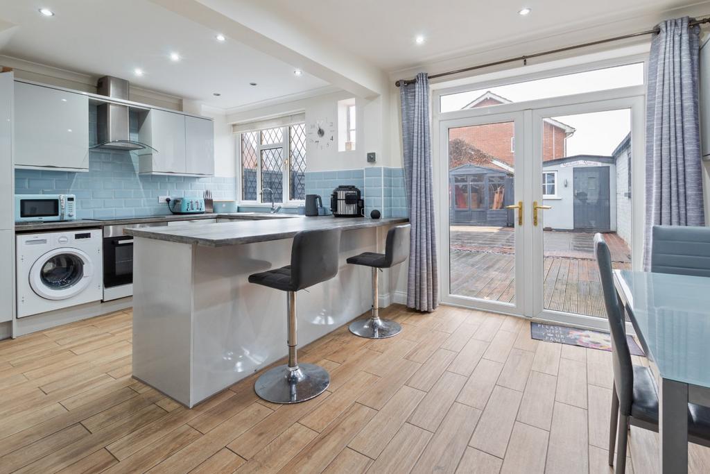 Kitchen/Dining Area