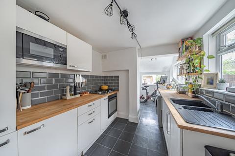 25 College Road, Woking, GU22 8BU