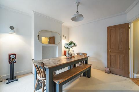 25 College Road, Woking, GU22 8BU