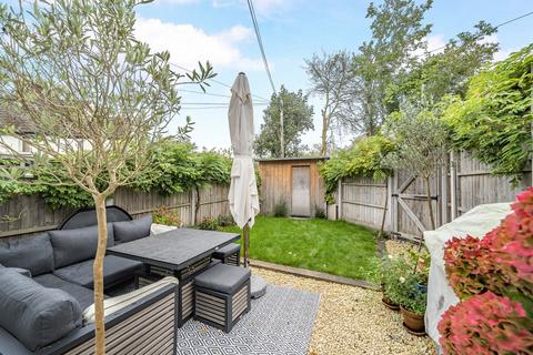 25 College Road, Woking, GU22 8BU