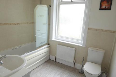 2 bedroom house to rent, Cross Lane, Huddersfield HD4