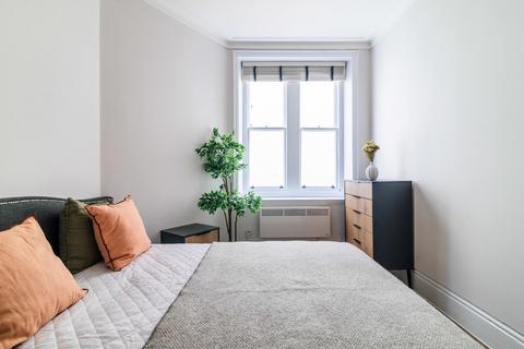 Studio to rent, Charing Cross Road, Covent Garden WC2