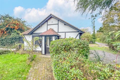 3 bedroom detached bungalow for sale, Queen Annes Grove, Hockley SS5