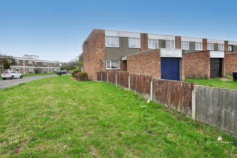 3 bedroom end of terrace house for sale, Alton Gardens, Southend-on-Sea