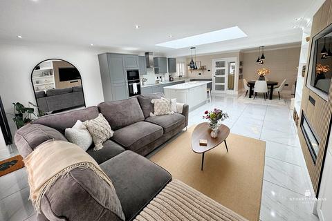 22 Bradley Close, Benfleet, SS7 3AH