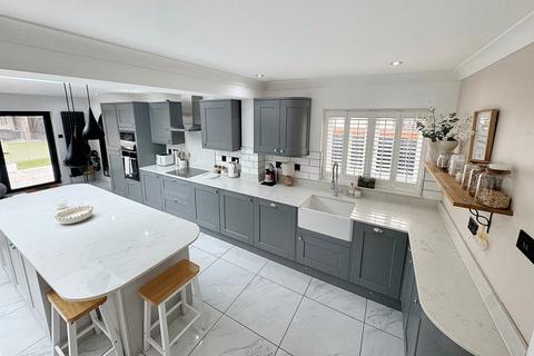 22 Bradley Close, Benfleet, SS7 3AH