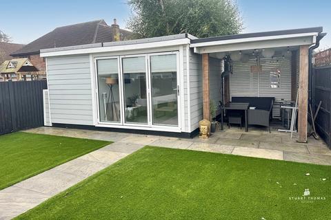 22 Bradley Close, Benfleet, SS7 3AH