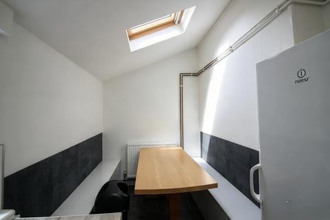 7 bedroom terraced house to rent, Longbrook Street, Exeter EX4