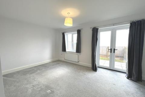 3 bedroom semi-detached house to rent, Elm Park Way, Exeter EX1