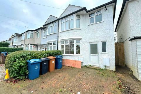 2 bedroom ground floor flat to rent, Athelstone Road, Harrow Weald