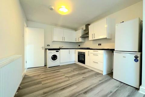 2 bedroom ground floor flat to rent, Athelstone Road, Harrow Weald