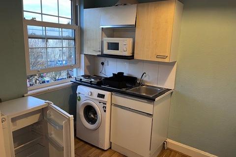 Studio to rent, New Parade, High Street UB7