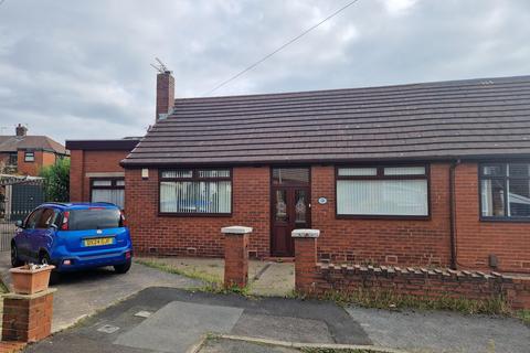 2 bedroom semi-detached bungalow for sale, Lyndhurst Avenue, Chadderton, OL9