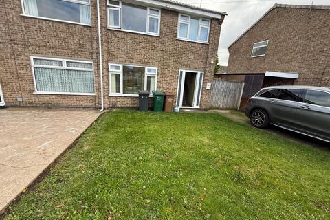 3 bedroom semi-detached house to rent, Tickham Avenue, Stenson Fields, Derby