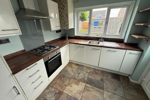 3 bedroom semi-detached house to rent, Tickham Avenue, Stenson Fields, Derby