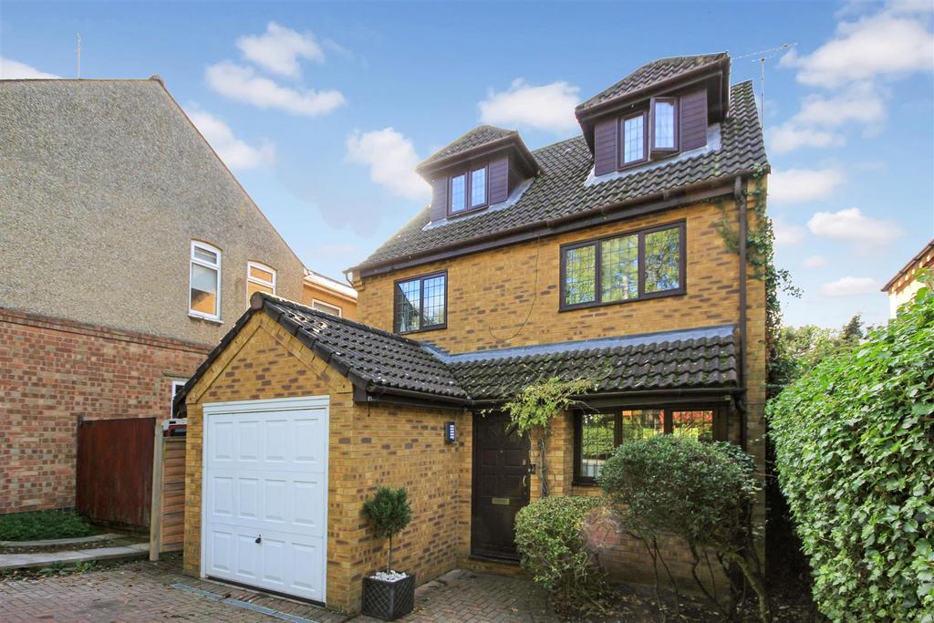 Hayway, Rushden NN10 4 bed detached house for sale £390,000