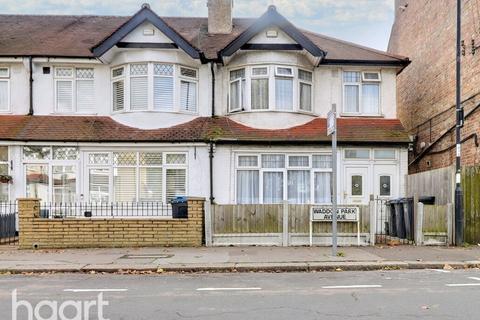 3 bedroom end of terrace house for sale, Waddon Park Avenue, Croydon