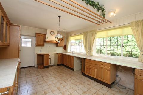 4 bedroom bungalow to rent, Clevehurst Close, Stoke Poges