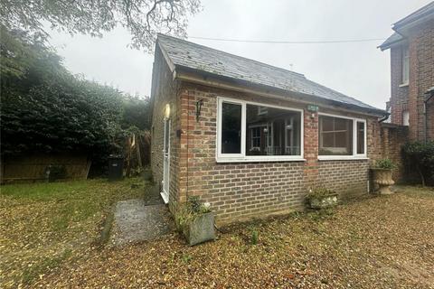 1 bedroom bungalow to rent, Copthorne Common Road, Copthorne