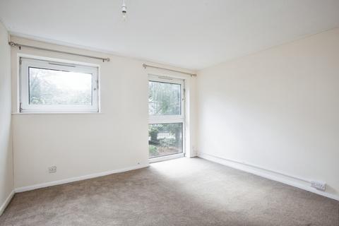 3 bedroom apartment to rent, Saints Drive, Hampton Road