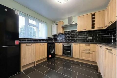 3 bedroom semi-detached house to rent, Coningswath Road, NG4