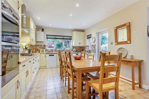6 Abbots Road, Cirencester, GL7 1AT