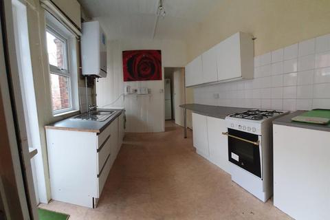 2 bedroom flat to rent, Lonsdale Terrace, Jesmond