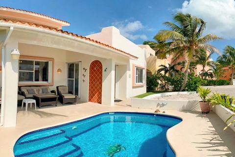 4 bedroom villa, av de xaman ha lote 5 mz 33 Playacar Fase 1 playa del carmen  Playa del Carmen, Quintana Roo 77713  Mexico