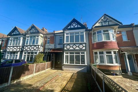 3 bedroom terraced house for sale, Lovelace Gardens, Southend on Sea, Essex, SS2 4NU